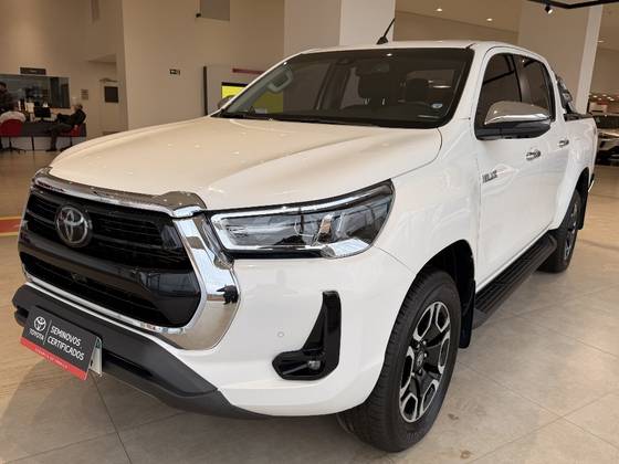 TOYOTA HILUX 2.8 D-4D TURBO DIESEL CD SRX 4X4 AUTOMÁTICO TOYOTA HILUX 2.8 D-4D TURBO DIESEL CD SRX 4X4 AUTOMÁTICO